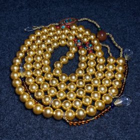 宫廷御用刺绣收藏盒内珍藏珍珠朝珠 朝珠尺寸:直径20毫米 刺绣盒尺寸:长宽高25/25/7厘米