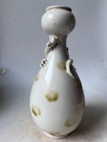 邢窑瓷器瓶
口径11cm
高度26.3cm