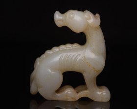和田玉旺财 = 规格: 5.6×5.1×1.8厘米，重 66克。