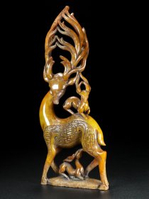 精品和田玉 ，鹿，玉质细腻，包浆厚重，沁色入骨，雕工精细，品相完美，细节如图，长28宽13高5厘米，重量818克