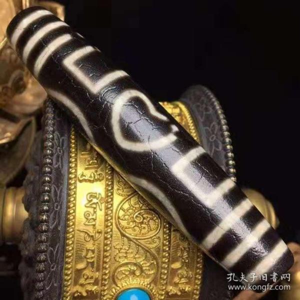 藏区回流老料高油包浆开片【连心三眼天珠】
尺寸：80*16毫米 重量34.9克