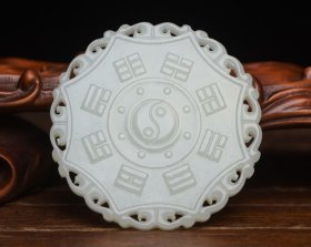 和田玉八卦牌 规格: 5.3×5.3×0.5厘米，重 31克