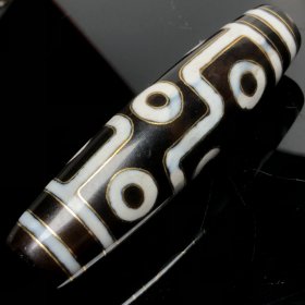 藏区回流老料镶嵌金丝【九眼天珠】
尺寸:91*25毫米 重量87.8克