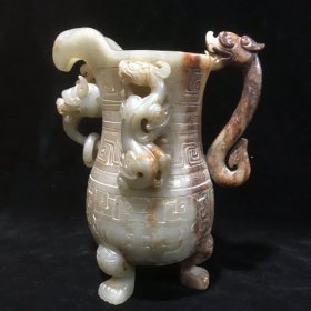 明清 和田老玉龙爵杯，玉质细腻油润，局部微红沁色，造型规整大气，细节如图，尺寸高18cm.宽15cm.口径8cm，重1006g