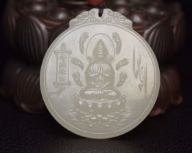 和田玉观音 规格:5.3×4.8×0.8厘米 重 41克。