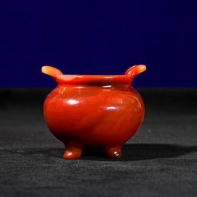 珍藏精品玛瑙三足香炉，精美绝伦，色泽红亮，高度:9cm，宽度:11cm，重量:333克