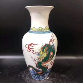 大清康熙年制龙瓶