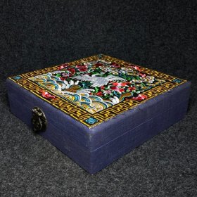 宫廷御用刺绣收藏盒内珍藏珍珠朝珠 朝珠尺寸:直径20毫米 刺绣盒尺寸:长宽高25/25/7厘米