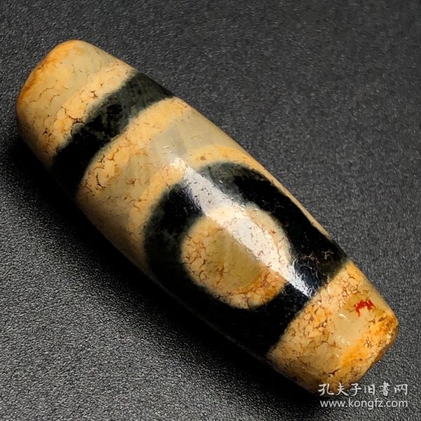 【两眼天珠】 尺寸40*14毫米，重量11.5克，二眼天珠