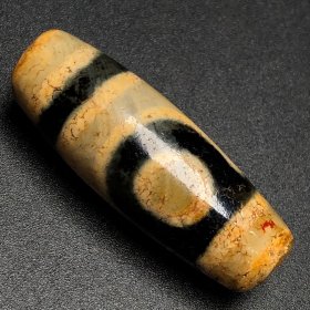 【两眼天珠】 尺寸40*14毫米，重量11.5克，二眼天珠
