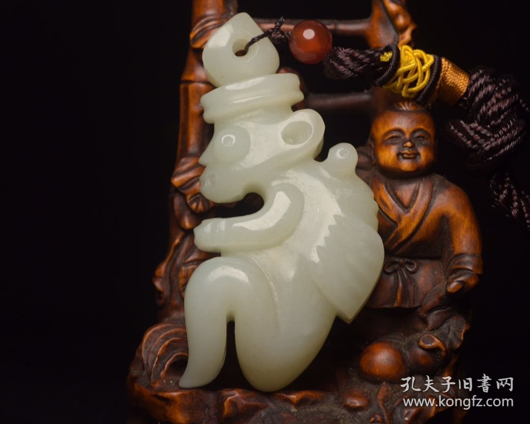 和田玉太阳神佩 规格:7.1×3.6×2.0厘米 重 69克