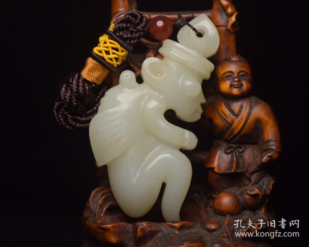 和田玉太阳神佩 规格:7.1×3.6×2.0厘米 重 69克