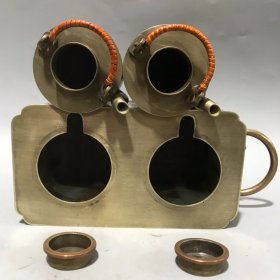 旧藏:白铜温酒壶,雕工精细,雕刻夜晏桃李图,满工,挺重的,底部有落款,有收藏价值 尺寸:高12cm,宽16.5cm,厚9cm,重量:1242克X