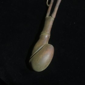 旧藏小叶老黄杨木雕灵芝如意,做工精细,栩栩如生,包浆温润细腻,品相完美。
尺寸:长38cm,宽9cm,重159g