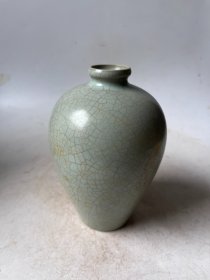 汝窑瓷器梅瓶
口径9cm
高度14.5cm