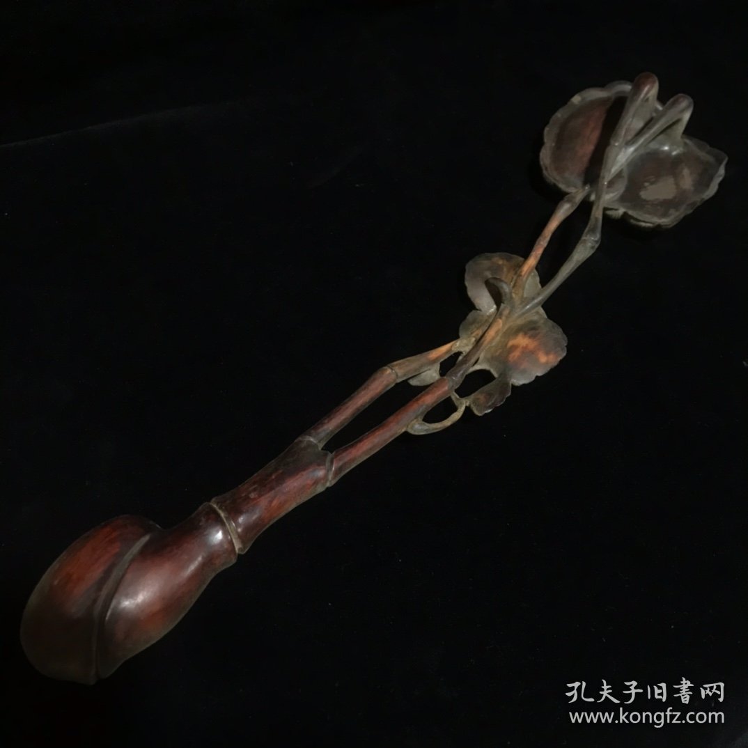 点击查看原图 旧藏小叶老黄杨木雕灵芝如意,做工精细,栩栩如生,包浆温润细腻,品相完美。
尺寸:长38cm,宽9cm,重159g