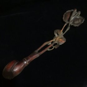 旧藏小叶老黄杨木雕灵芝如意,做工精细,栩栩如生,包浆温润细腻,品相完美。
尺寸:长38cm,宽9cm,重159g