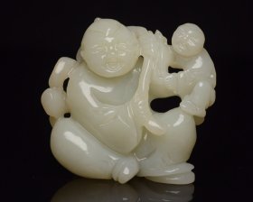 和田玉童子  
规格: 5.5×5.0×2.3厘米，重 73克。