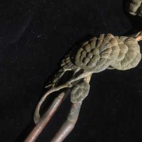 旧藏小叶老黄杨木雕灵芝如意,做工精细,栩栩如生,包浆温润细腻,品相完美。
尺寸:长38cm,宽9cm,重159g