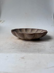 官窑冰片盘子
口径17cm
高度3.3cm