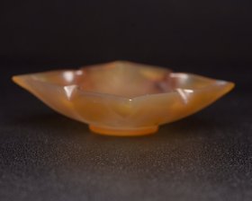 玛瑙盘 规格:10×9.2×2.3厘米 重 60克