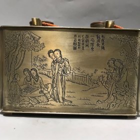 旧藏:白铜温酒壶,雕工精细,雕刻夜晏桃李图,满工,挺重的,底部有落款,有收藏价值 尺寸:高12cm,宽16.5cm,厚9cm,重量:1242克X