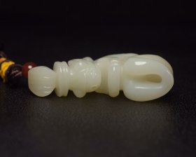 和田玉太阳神佩 规格:7.1×3.6×2.0厘米 重 69克