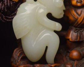 和田玉太阳神佩 规格:7.1×3.6×2.0厘米 重 69克