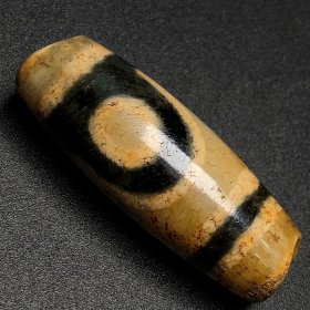 【两眼天珠】 尺寸40*14毫米，重量11.5克，二眼天珠