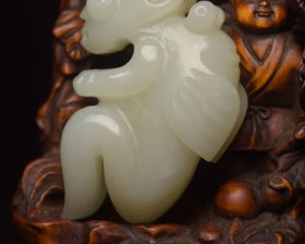 和田玉太阳神佩 规格:7.1×3.6×2.0厘米 重 69克