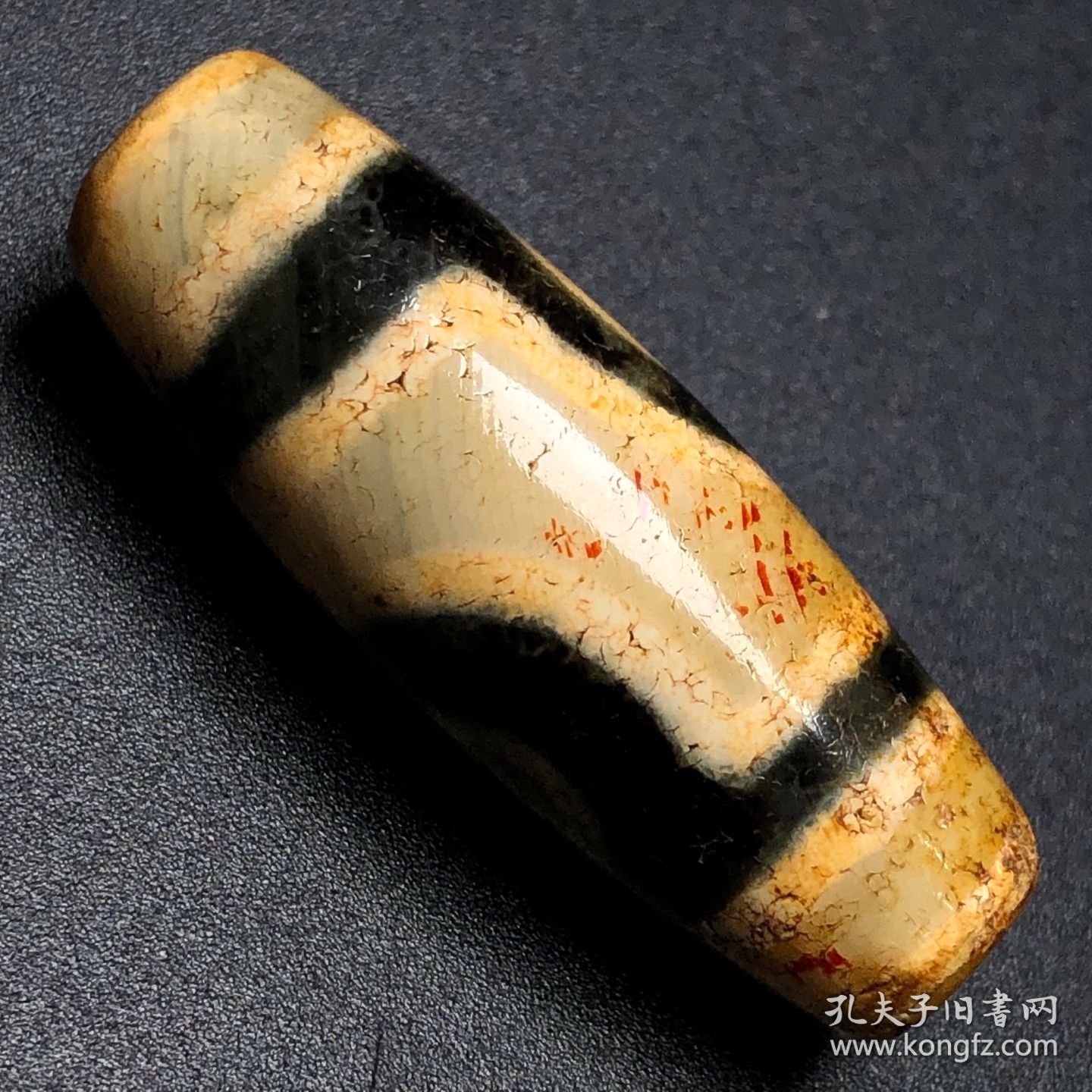 【两眼天珠】 尺寸40*14毫米，重量11.5克，二眼天珠