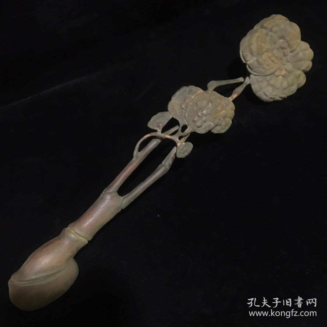 点击查看原图 旧藏小叶老黄杨木雕灵芝如意,做工精细,栩栩如生,包浆温润细腻,品相完美。
尺寸:长38cm,宽9cm,重159g