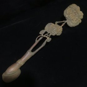 旧藏小叶老黄杨木雕灵芝如意,做工精细,栩栩如生,包浆温润细腻,品相完美。
尺寸:长38cm,宽9cm,重159g