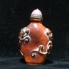 雕螭龙鼻烟壶，包浆浑厚，做工精细，描述如图
规格，7.2*4.4*1.7cm，重62cm