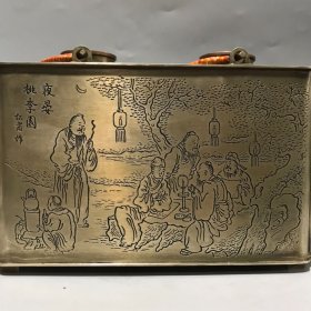 旧藏:白铜温酒壶,雕工精细,雕刻夜晏桃李图,满工,挺重的,底部有落款,有收藏价值 尺寸:高12cm,宽16.5cm,厚9cm,重量:1242克X