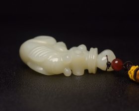 和田玉太阳神佩 规格:7.1×3.6×2.0厘米 重 69克