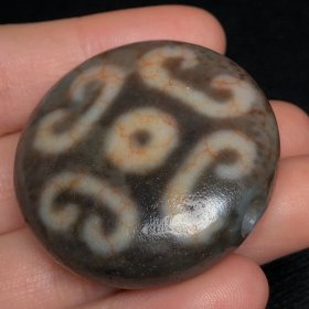 血丝天眼佛牌 尺寸：37*14毫米 重量30.5克