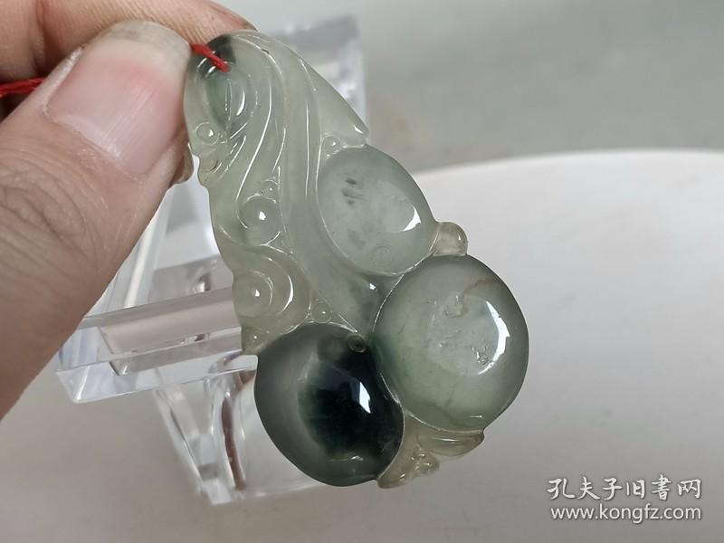 点击查看原图 乡下收的冰种翡翠挂 件.