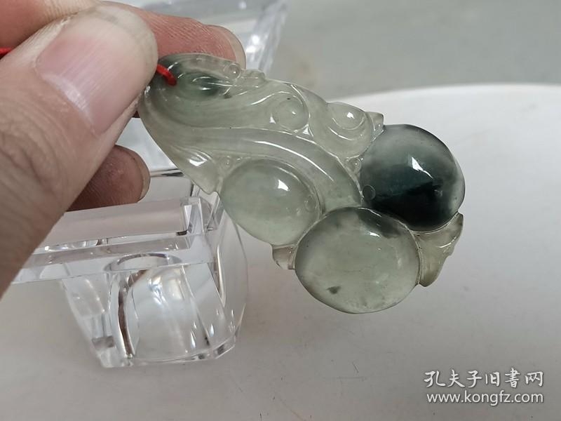点击查看原图 乡下收的冰种翡翠挂 件.