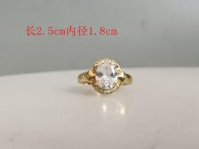 镶嵌老宝 石 戒 指
