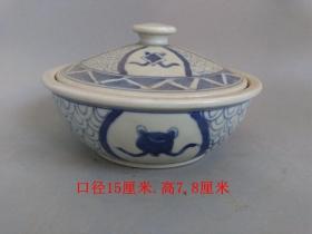 乡下收的清代传世青花瓷盖碗 · ·