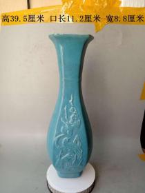少见的宋代传世天蓝釉柴窑喜上眉梢瓷赏瓶              ·