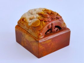 寿山石杜陵小墩子（有细裂），雕工漂亮，4.5×4.5×4厘米——印材石料素章印章