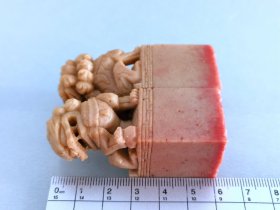 老钮章一对，带外盒（编号99）——印材素章石料印章正章扁章