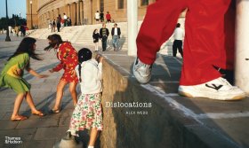 Alex Webb: Dislocations 进口艺术 亚历克斯·韦伯：错位 T&H