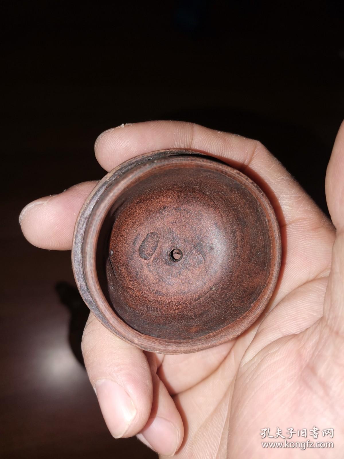 大师朱可心造梅花仿生紫砂壶(老壶)壶口内沿有一处小磕