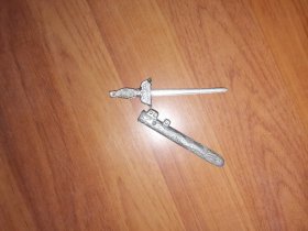 怀旧老玩具：八十年代铸铝小宝剑一把（制作精良，表面有刻花）
