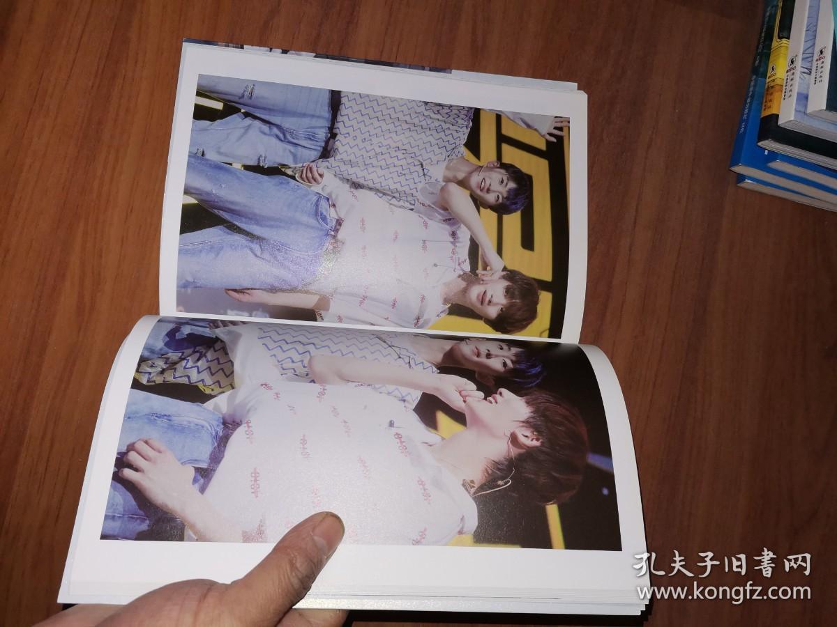 无邪气-偶像图册（MAJIAQIDIXGCHEXGXIX）有书衣，随赠四张卡片