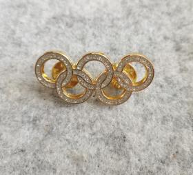 2020年东京奥运会奥运五环纪念章徽章 官方正版闪粉银色精美胸针蝴蝶扣奥林匹克运动会