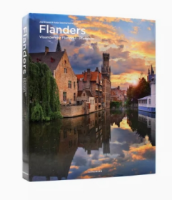 大开本 Flanders 弗兰德斯 高耸的高塔 风景如画的市场广场 西方艺术和文化最重要的中心之一